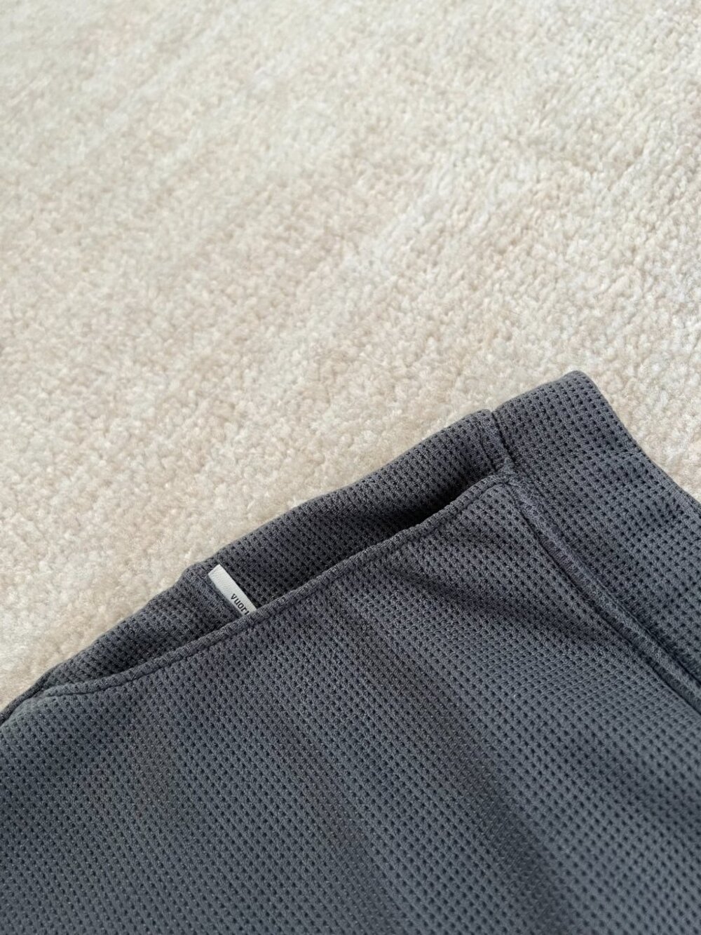 Vuori Bayview Thermal Waffle Knit Gray Shorts M - Picture 8 of 12
